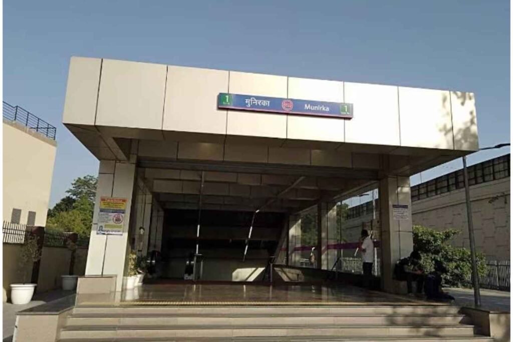 munirka metro station gate no 3