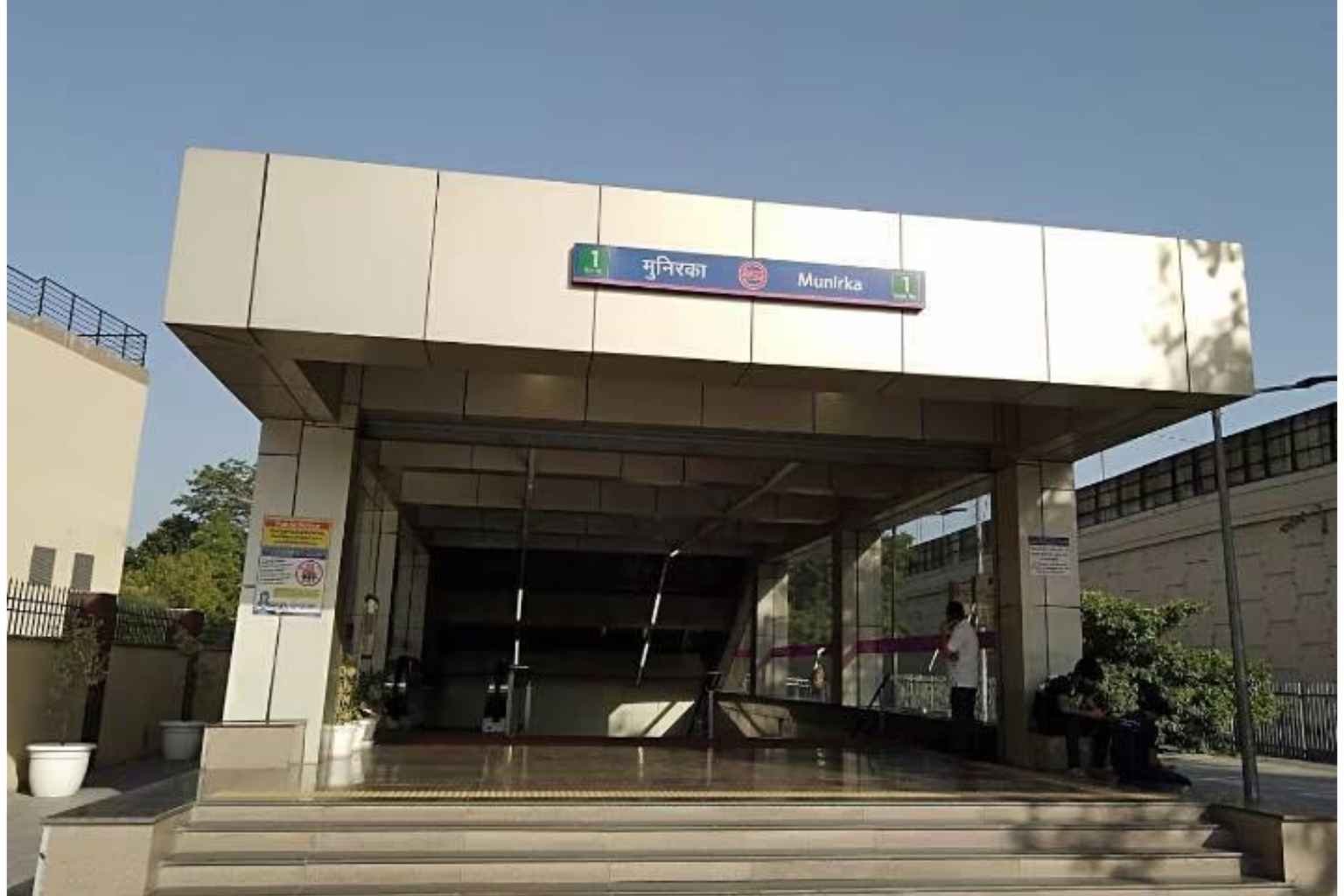 munirka metro station gate no 3